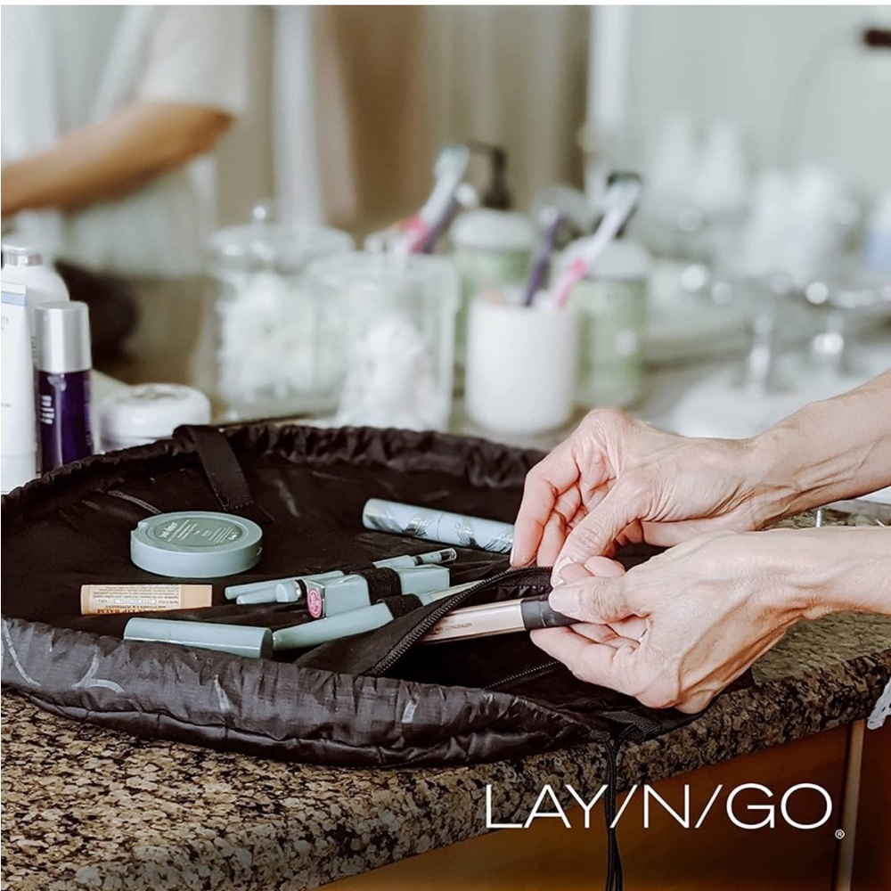 LAY/N/GO Cosmo Travel Washable Cosmetic Bag, 20” when flat, plenty of pockets - Picture 7 of 9